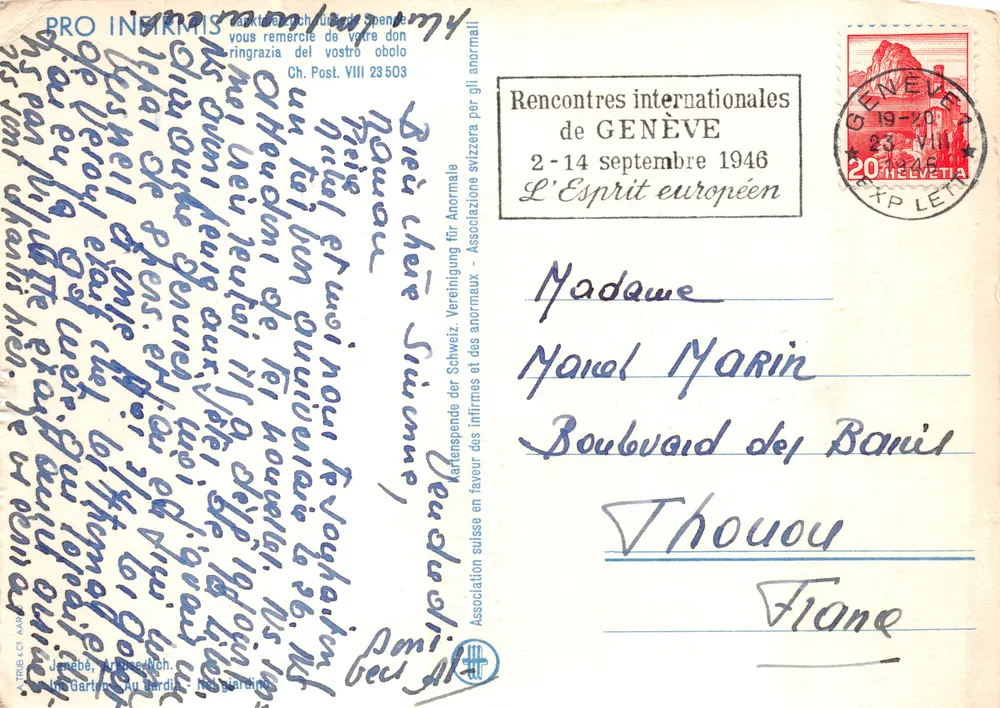 Frau in einem roten Kleid — Innenraum-Szene — Verlag Rencontres internationales de GENÈVE - Rückseite