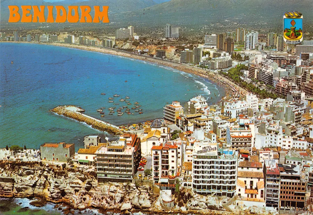 Benidorm — Luftbild der Poniente-Bucht — Verlag POSTALES Benidorm S.L. Nr. 113 - Vorderseite