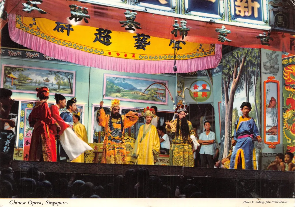 Opéra chinois — scène de spectacle — Photo E. Ludwig, John Hinde Studios - आगे