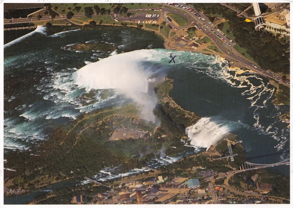 Niagara Falls — luftige Ansicht der Fälle — Verlag Niagara Parks #44386 - Vorderseite