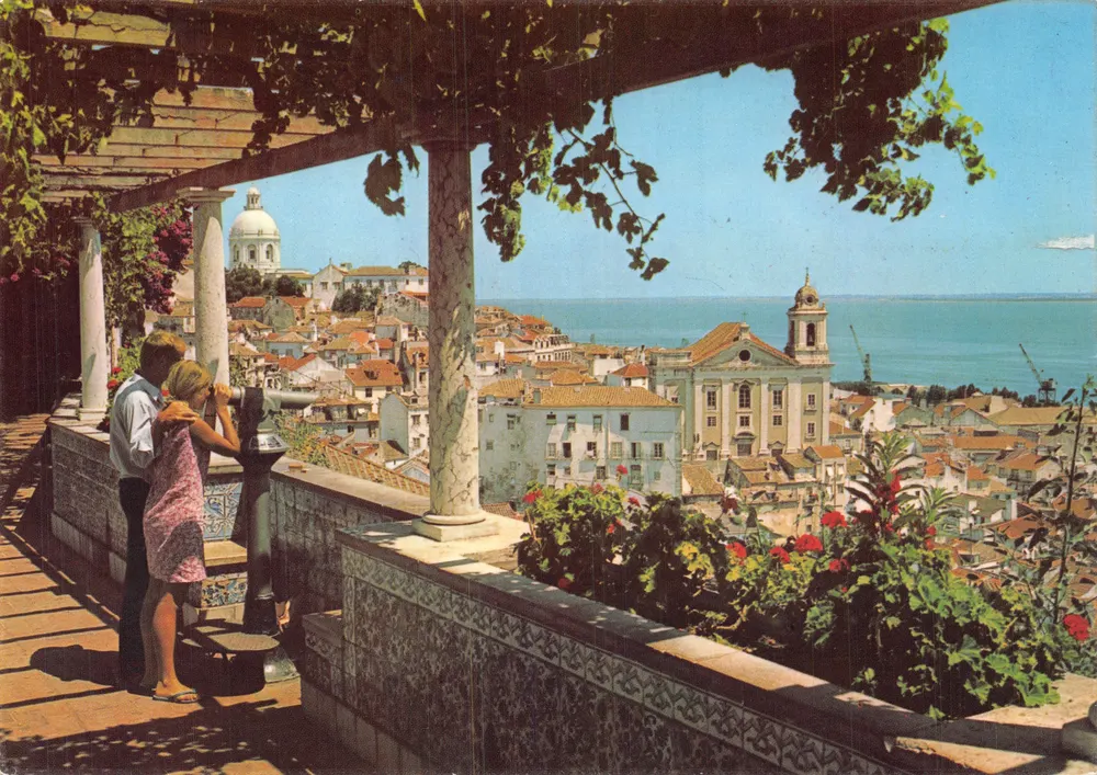 Ansicht von Lissabon — Miradouro de Santa Luzia — Verlag COMÉR, Nr. 513 - Vorderseite