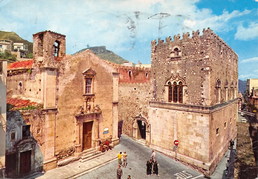 Taormina — Piazza Badia mit Kirche und Schloss — Ediz. Sicilia Folklore, n°12 - Vorderseite
