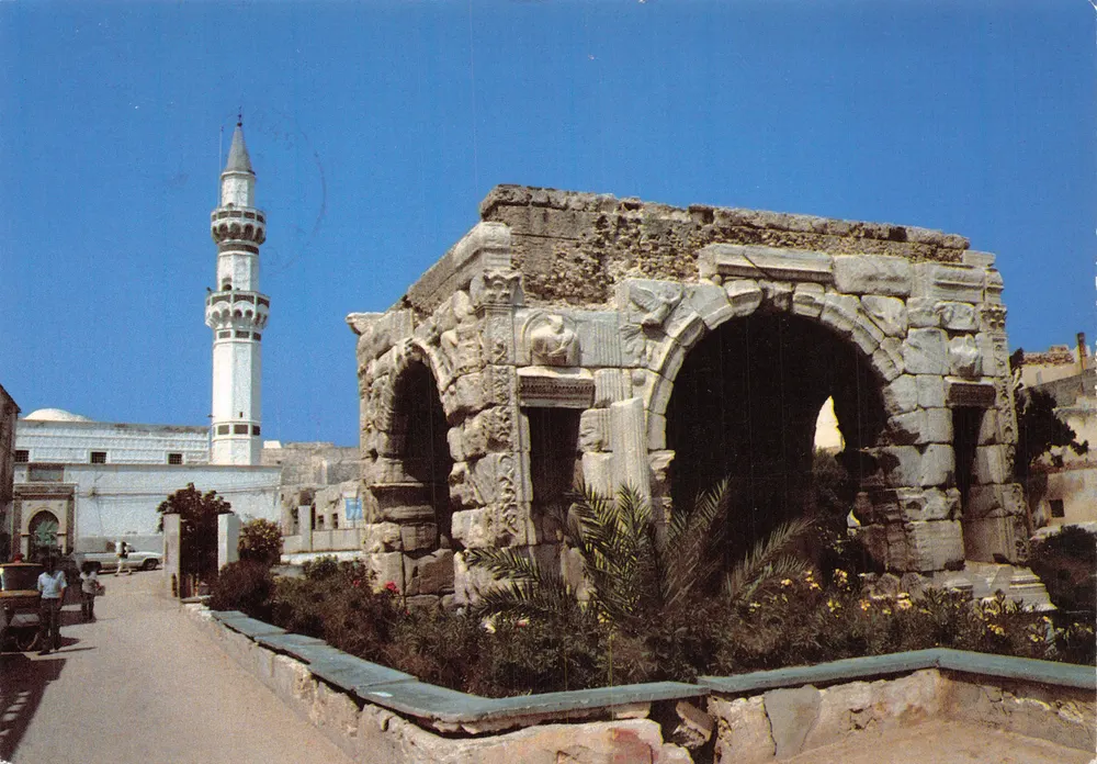 Tripoli — Arc de Marcus Aurélius — éditeur Liban Arab Jamahiriya - आगे