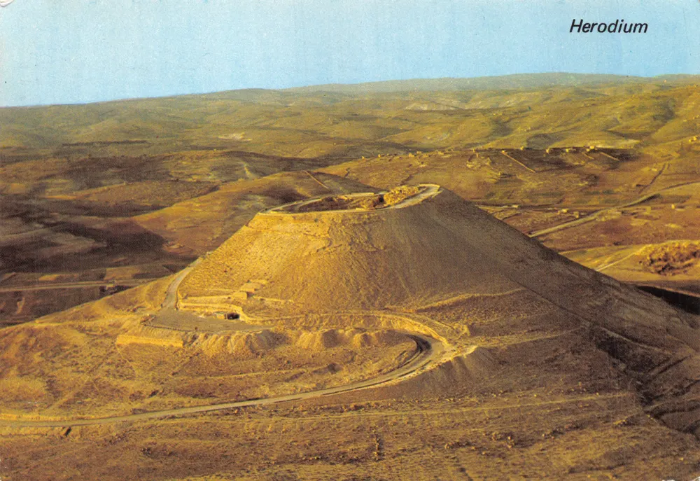 Herodium — fortaleza em cima de uma colina — editor PALPHOT LTD - Frente