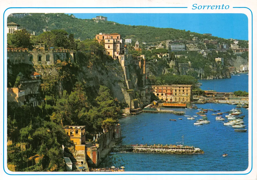 Sorrento — Panorama des Hafens und der Hügel — Garami Milano - Vorderseite