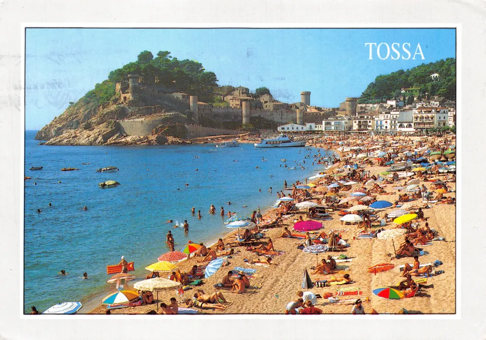 Tossa — lebendiger Strand mit Schloss auf dem Hügel — Verlag Costa Brava, Nr. GE 1799 - Vorderseite