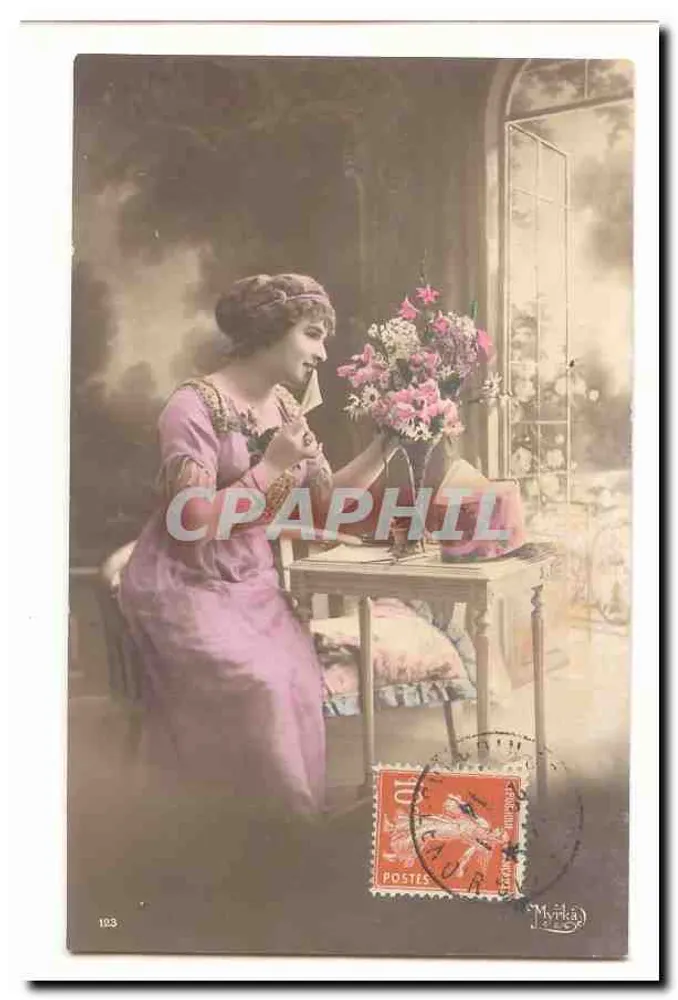 Frau in einem rosa Kleid — Innenhof — Myrtila, n° 103 - Vorderseite