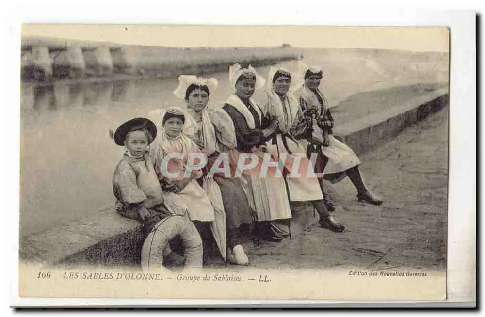 Les Sables d'Olonne — Groupe de Sablaises — Édition des Nouvelles Gaveries, n° 106 - Frente