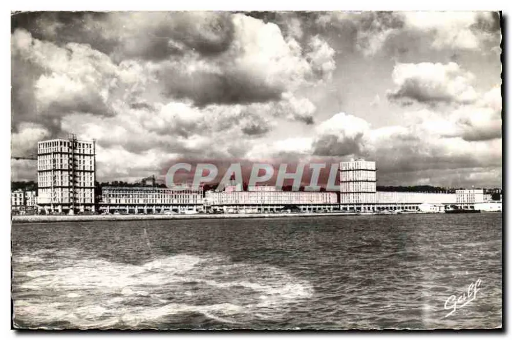 Le Havre - Quai de Southampton — vue du port avec bâtiments — cliché Galf - Recto