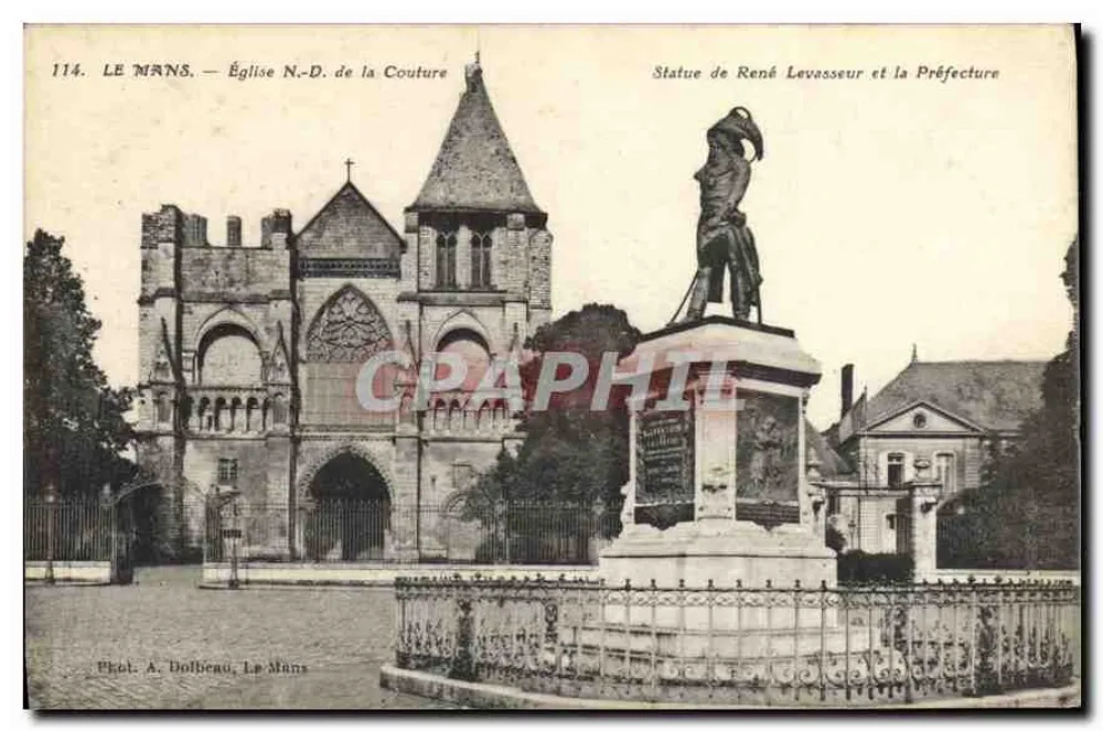 Le Mans — Igreja de Nossa Senhora da Couture e estátua de René Levasseur - Frente