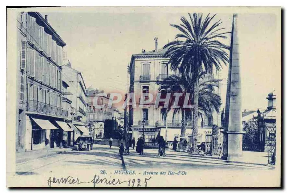 Hyères - Avenue des Îles-d'Or — vista urbana con palme e monumento — editore non identificato, n° 26 - Recto