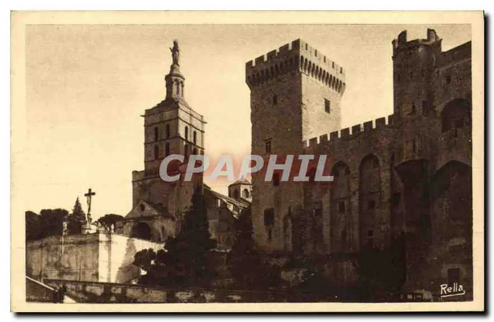 Avignon (Vaucluse) — Kathedrale Notre-Dame, Glockenturm und Teil des Palastes, erbaut unter Benedikt XII. (1333-1342) — Rella - Vorderseite