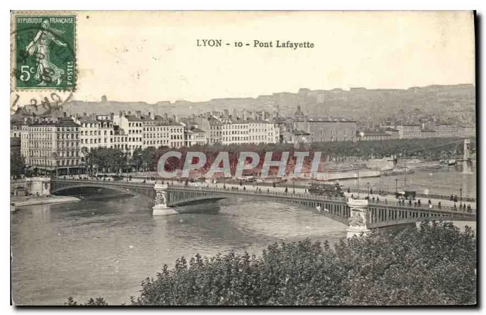 LYON - 10 - Pont Lafayette — vista do ponte sobre a Saône com os quais e os edifícios em segundo plano - Frente