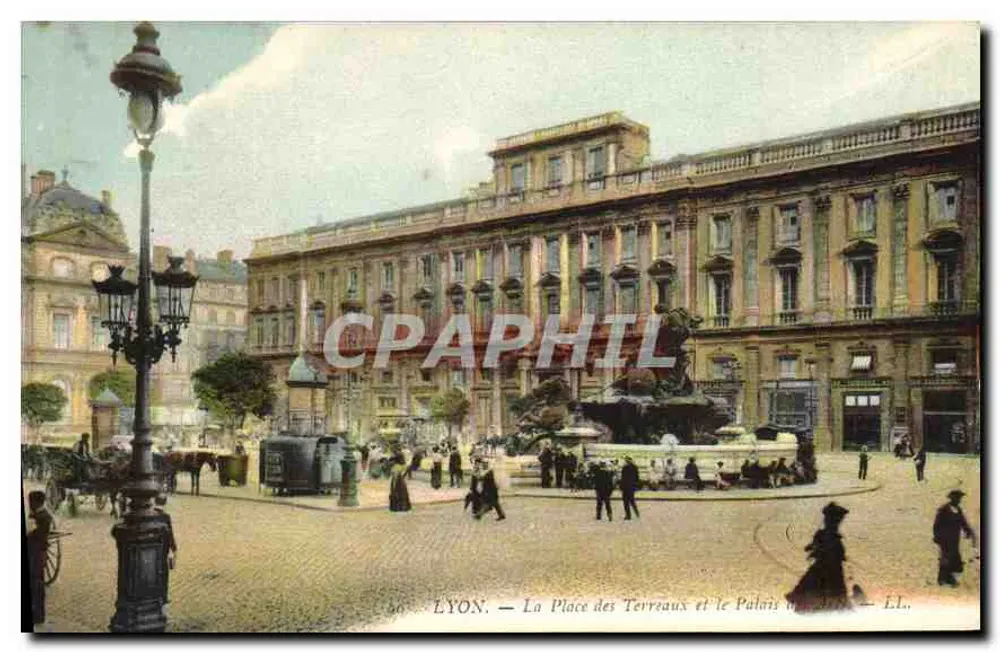 LYON — Die Place des Terreaux und das Palais de Justice — LL. - Vorderseite