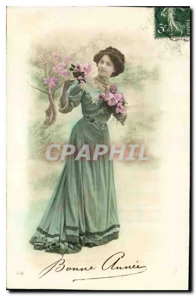 Mulher vestindo um vestido verde segurando flores — Boa Ano — n° 908 - Frente