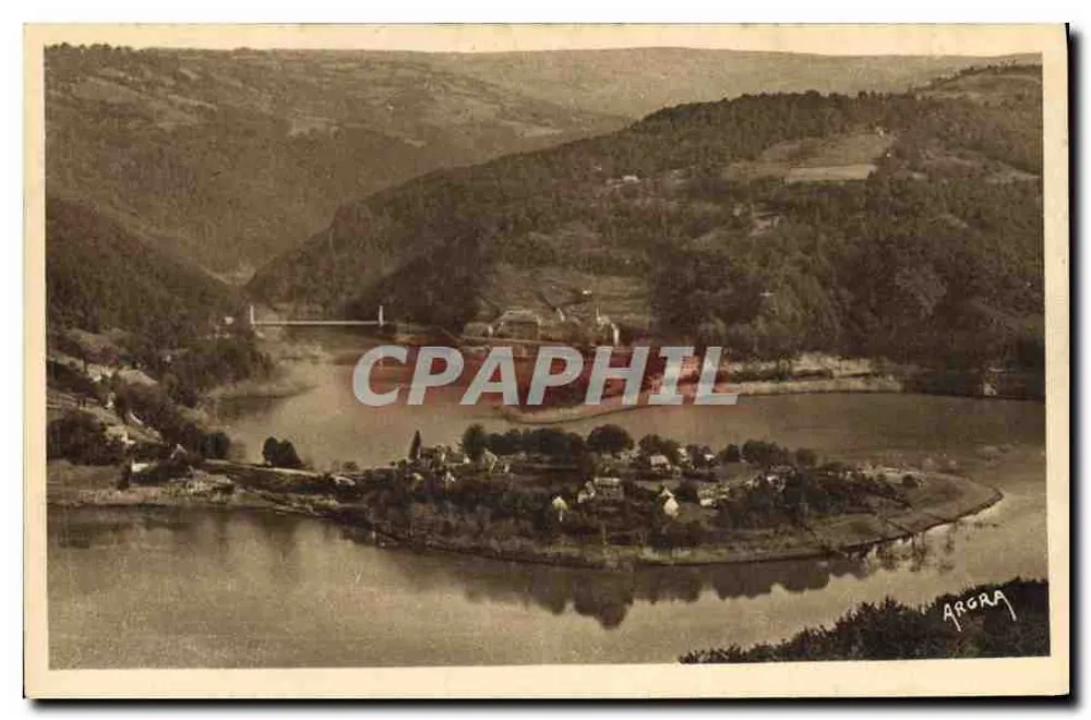 Jezioro Sarrons — Dolina Truyère (Cantal) — W tle, Szpital La Devèze - Awers