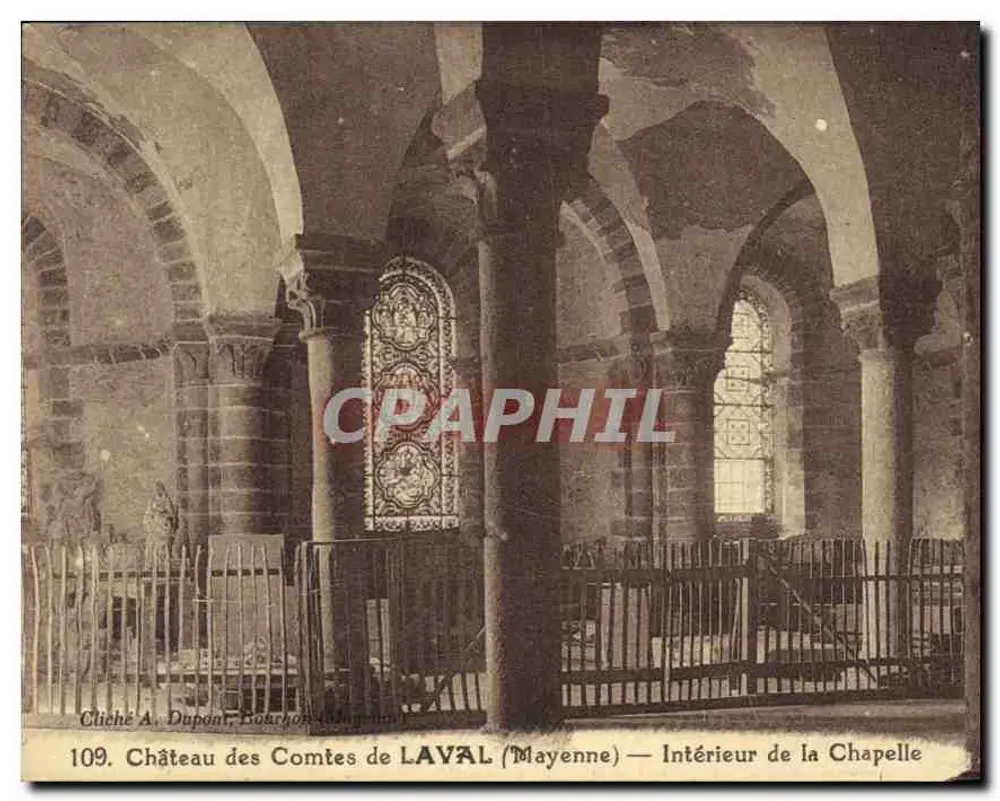 Castelo dos Condes de LAVAL (Mayenne) — Interior da Capela - Frente