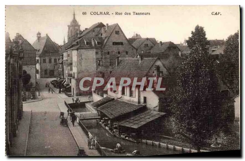 Colmar - Rue des Tanneurs — vista da rua e do canal com edifícios e pessoas — editor CAP, n° 66 - Frente