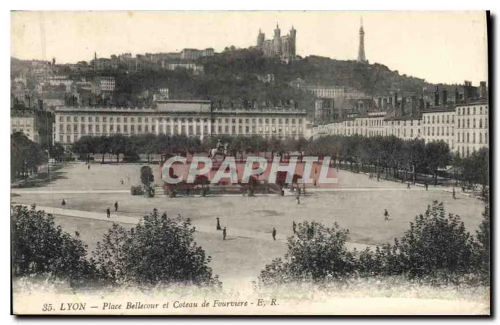 LYON — Place Bellecour und Coteau de Fourvière — E. R. - Vorderseite