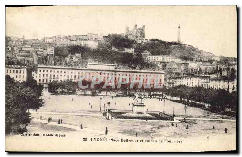 LYON Place Bellecour und Fourvière-Hügel — Verlag Carriler, registriertes Modell, Nr. 38 - Vorderseite