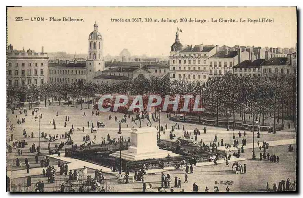 LYON - Place Bellecour - angelegt 1617, 310 m lang, 200 m breit - La Charité - Le Royal-Hôtel - Vorderseite