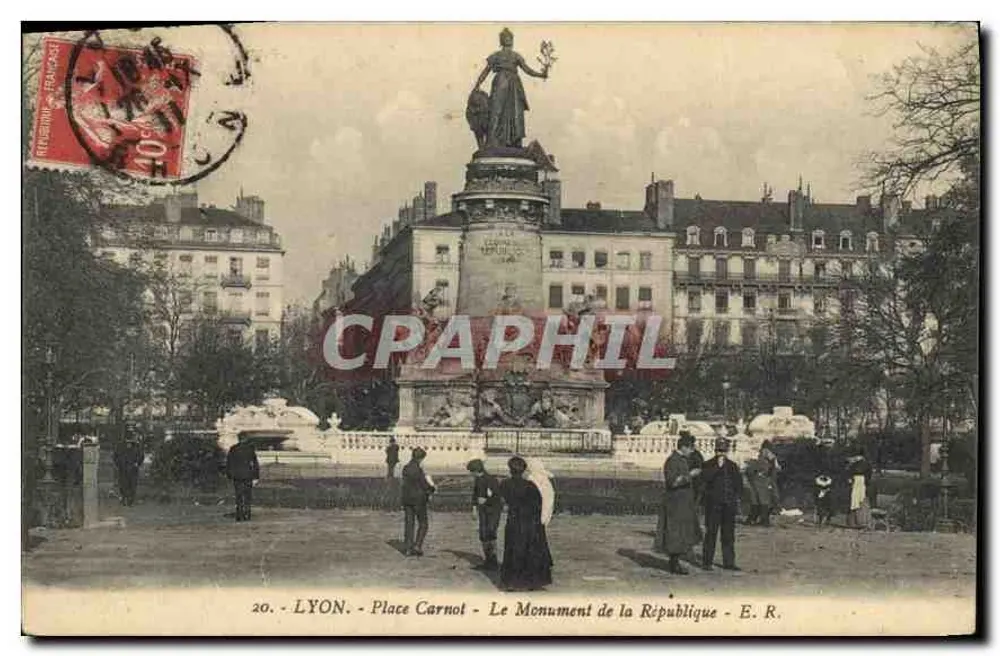 LYON - Praça Carnot - O Monumento da República - E.R. - Frente