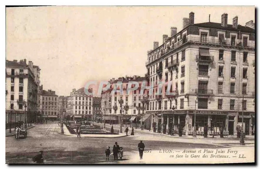 LYON — Avenida e Praça Jules Ferry — LL - Frente