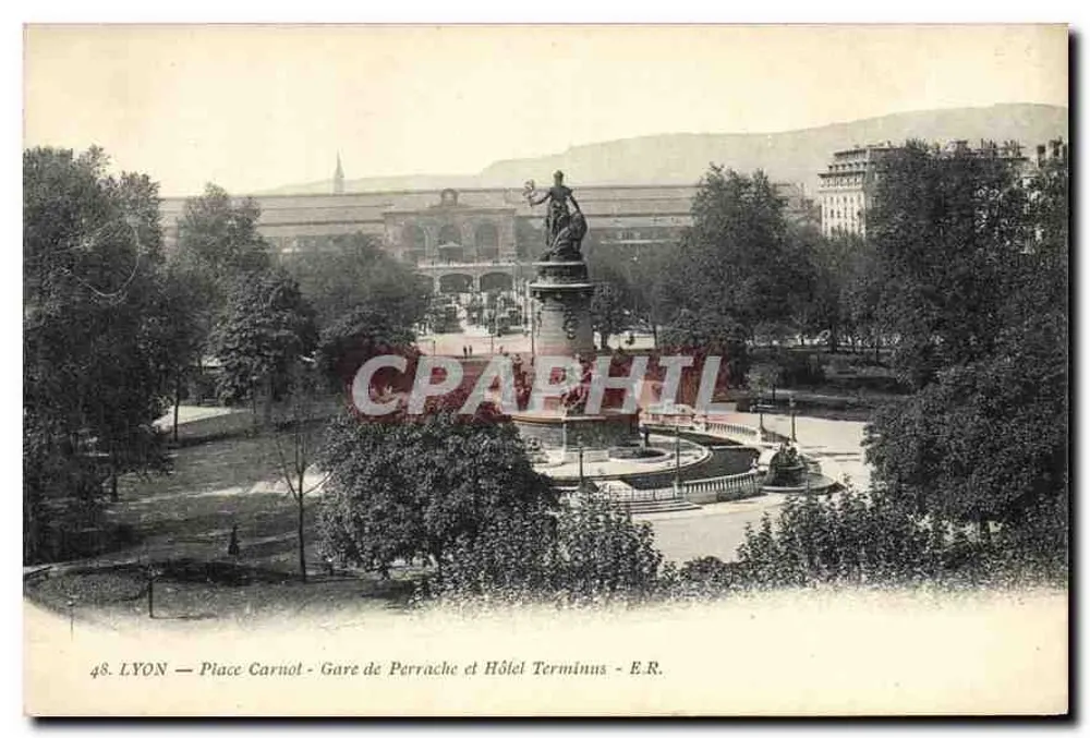 LYON — Place Carnot — Gare de Perrache und Hôtel Terminus — E.R. - Vorderseite