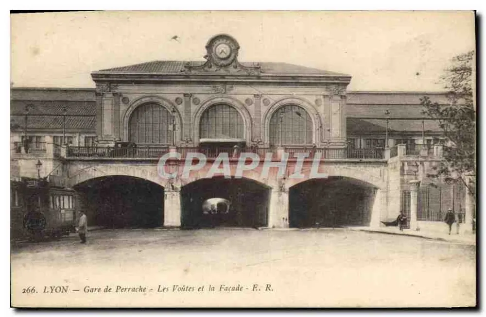 LYON — Bahnhof Perrache — Die Gewölbe und die Fassade — F. R. - Vorderseite
