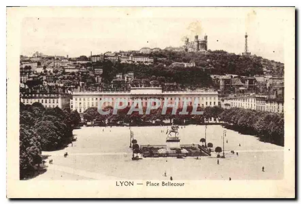 LYON — Place Bellecour - Frente