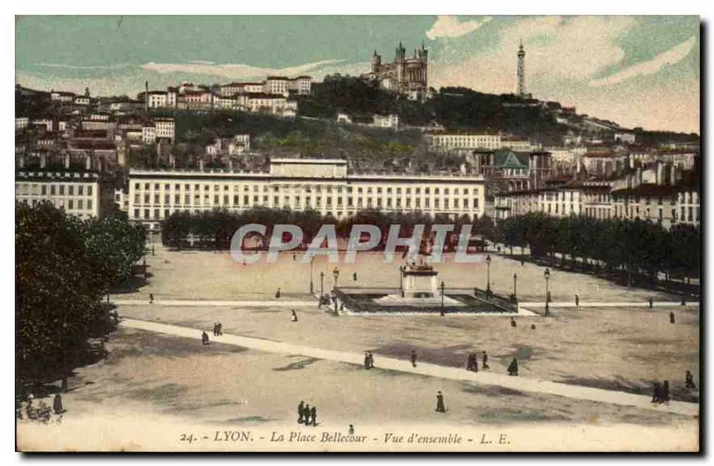 LYON - A Praça Bellecour - Vista geral - L. E. - Frente