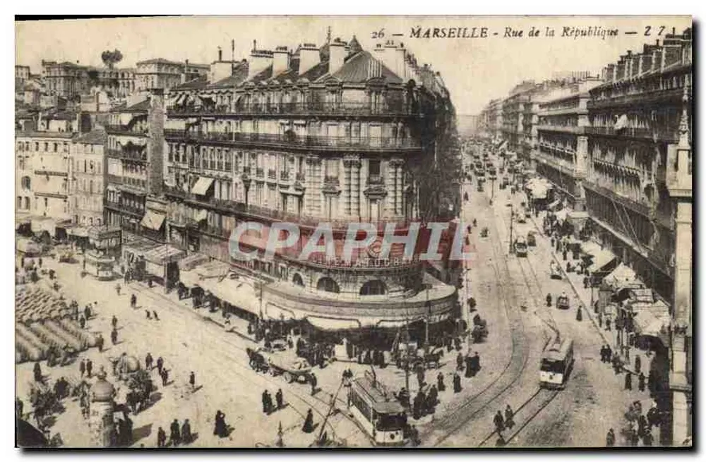 Marselha - Rue de la République — vista do canto com trêm e pedestres — editor Z71 - Frente