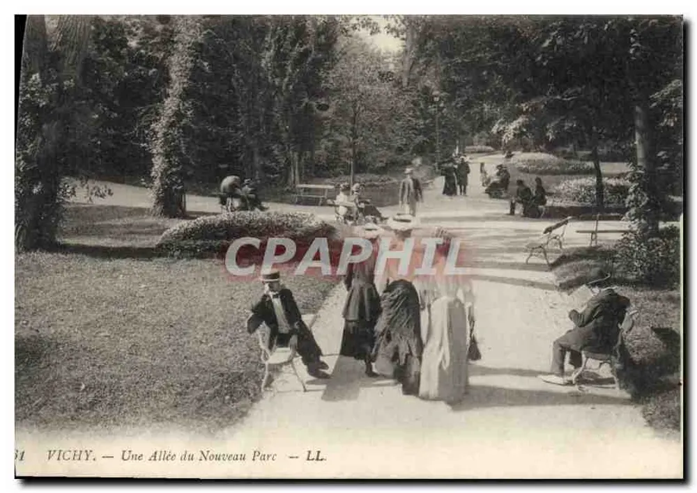 Vichy — Ein Gang im neuen Park — LL. - Vorderseite