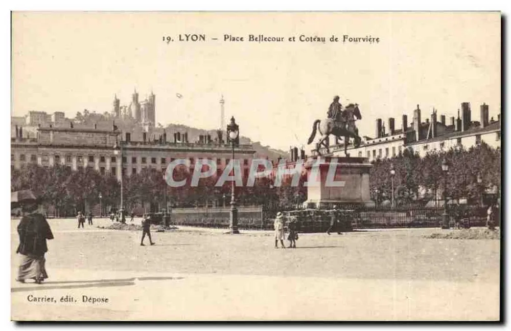 LYON — Place Bellecour und Coteau de Fourvière — Carrier, Verlag Dépose - Vorderseite