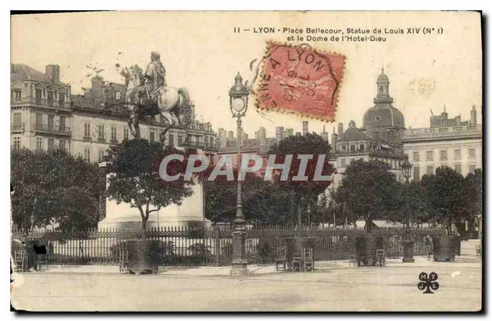 LYON - Praça Bellecour, Estátua de Luís XIV (N° I) e o Domo do Hôtel-Dieu - Frente