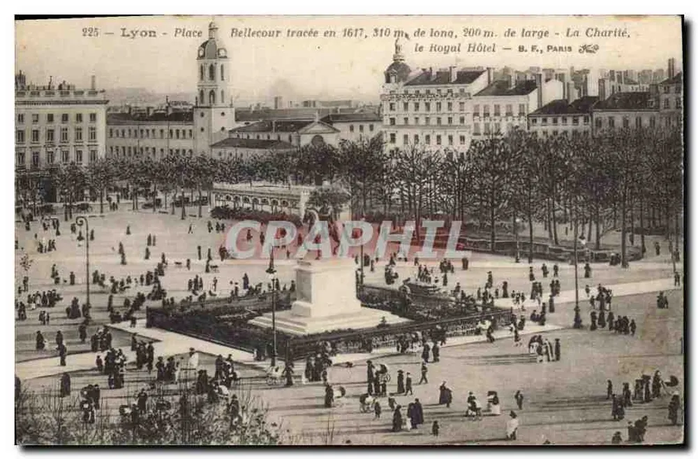 Lyon - Place Bellecour — angelegt 1617, 310 m lang, 200 m breit — B.F. Paris - Vorderseite
