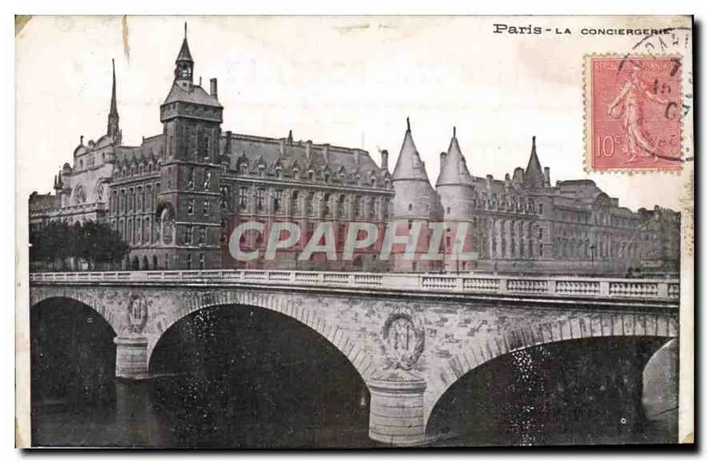 Paris - A Conciergerie — vista do ponte e do edifício — editor não visível - Frente