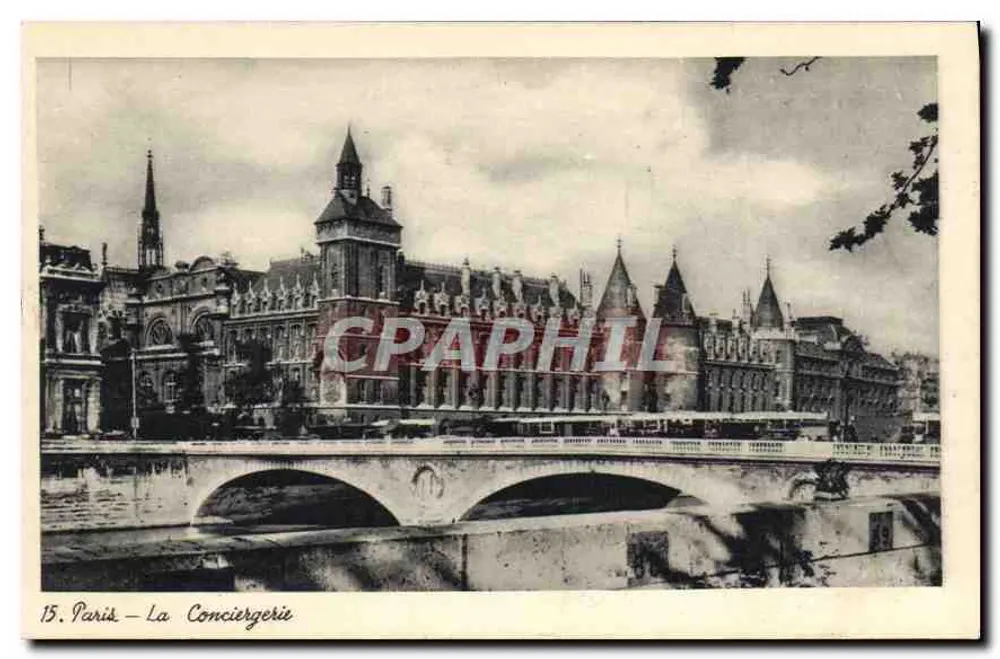 Paris - A Conciergerie — vista do ponte e do edifício histórico — editor Art et Technique, Paris - Frente