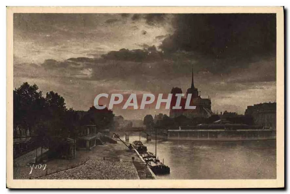 Crepúsculo sobre Nossa Senhora — Paris — Edição de Arte YVON, Paris - Frente