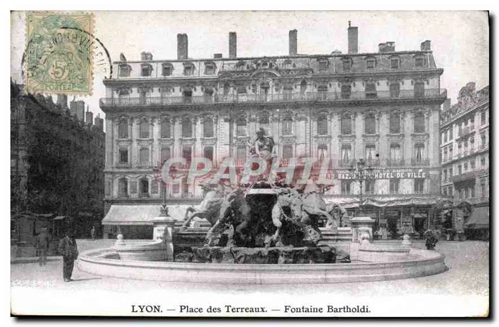 LYON — Place des Terreaux — Fontaine Bartholdi - Vorderseite