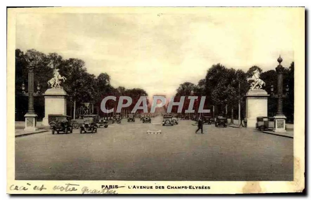 PARIS — A Avenida dos Campos Elísios - Frente