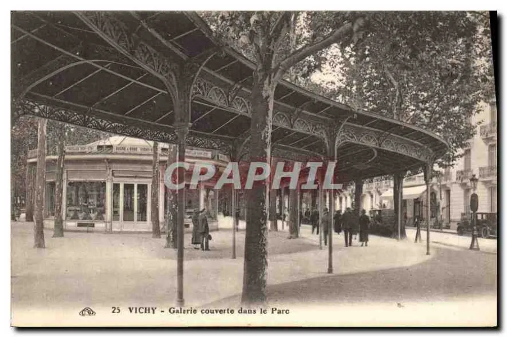 Vichy — Überdachte Galerie im Park - Vorderseite