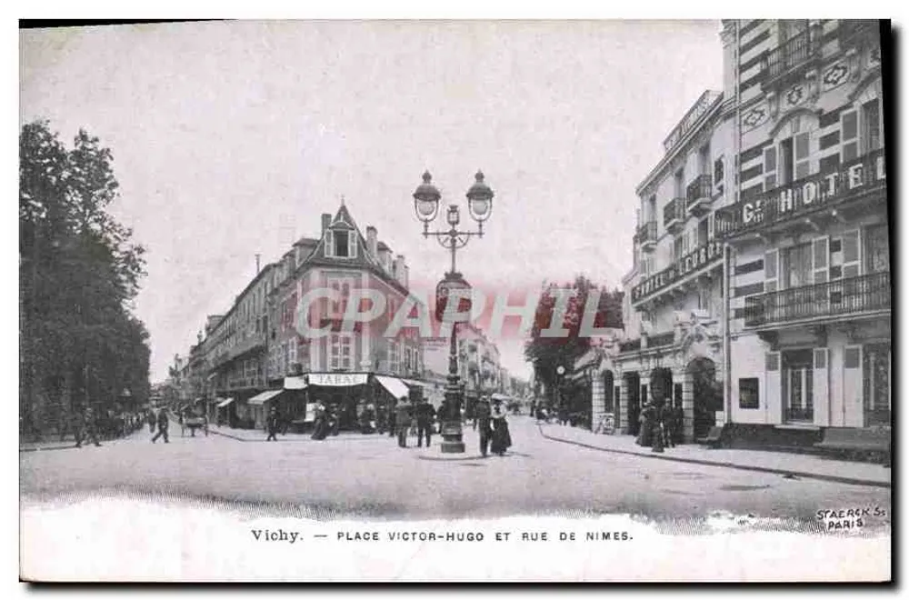 Vichy — Place Victor-Hugo und Rue de Nîmes — Staerck & Cie, Paris - Vorderseite
