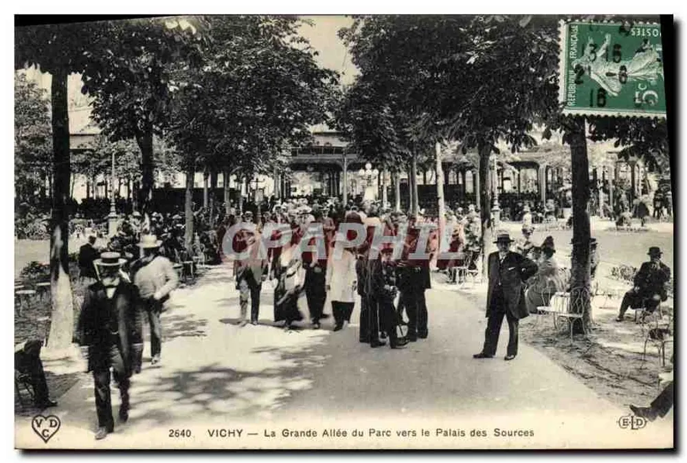 Vichy — Die Grande Allée des Parks in Richtung des Palais der Quellen — VD C, n° 2640 - Vorderseite