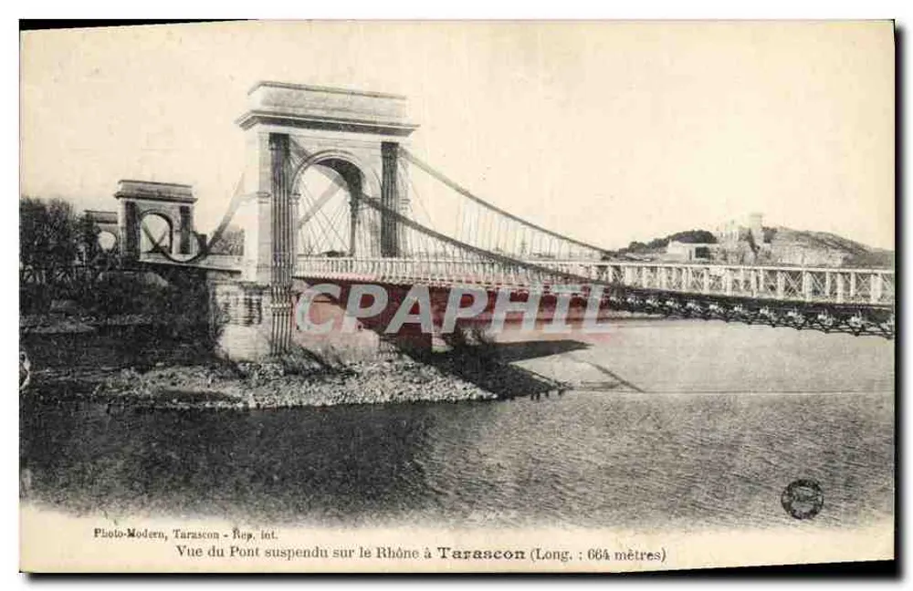 Pont suspendu sur le Rhône à Tarascon — Vue du pont suspendu sur le Rhône à Tarascon (Long. : 664 mètres) — Photo-Modern, Tarascon - Rep. int. - Recto