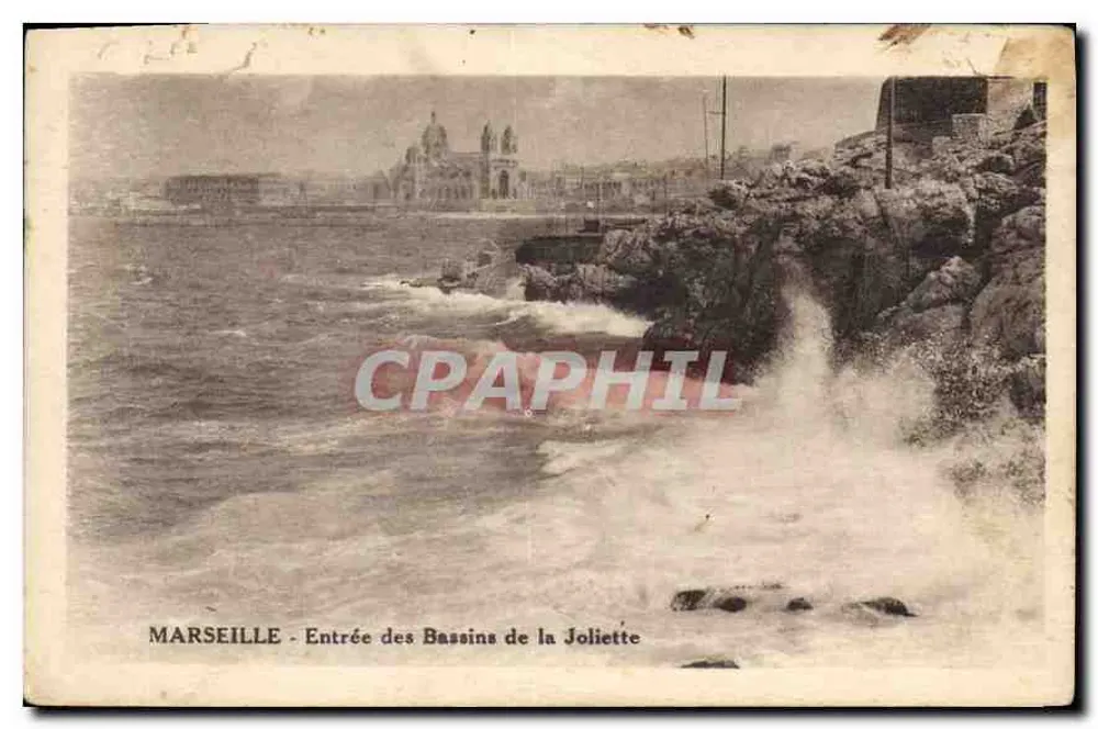 Marseille - Eingang zu den Bassins de la Joliette — maritime Ansicht mit Felsen und Gebäuden im Hintergrund - Vorderseite