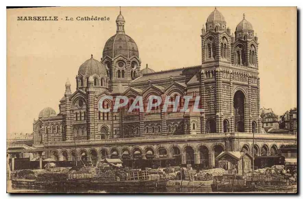MARSEILLE - A Catedral — vista da catedral Notre-Dame de la Major com seu portal e seus domos - Frente