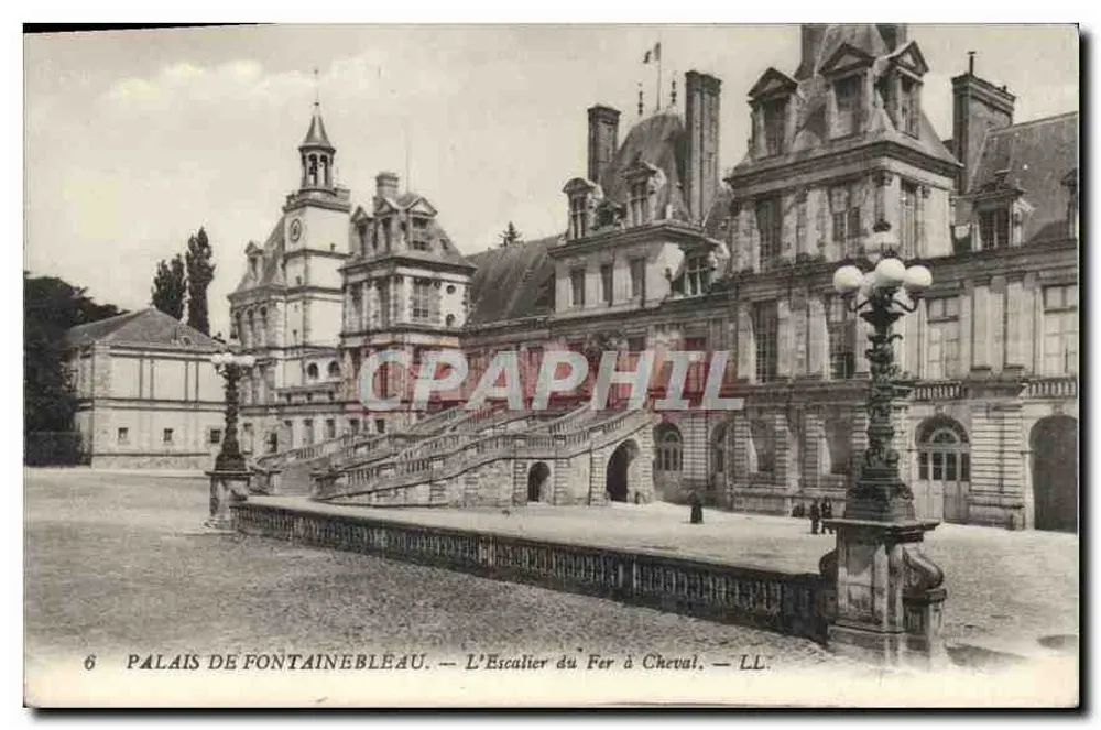 Palais de Fontainebleau — L'Escalier du Fer à Cheval — LL - Vorderseite