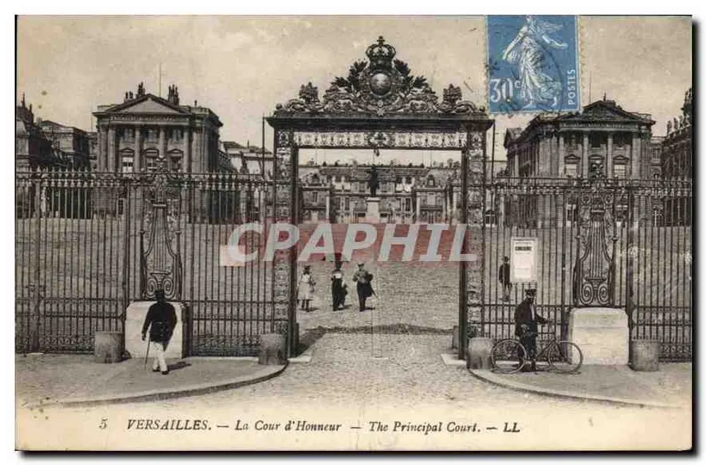 Versailles — A Cour de Honra — The Principal Court — LL - Frente