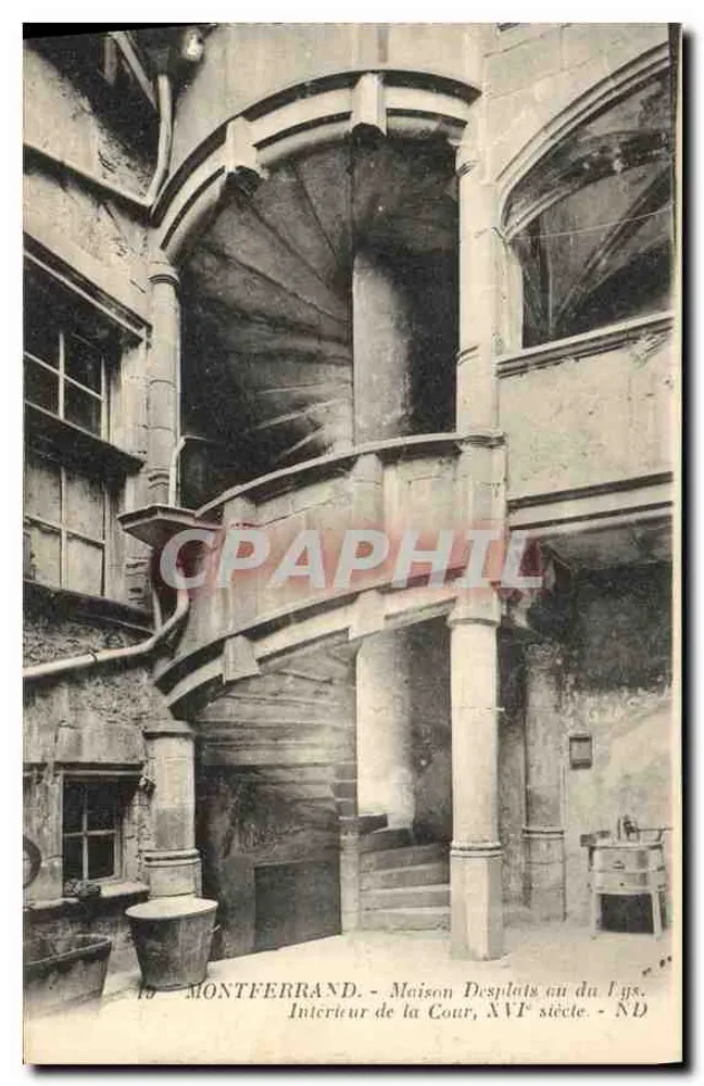 Montferrand - Innenansicht des Hofes, Maison Desplats au du Lys, 17. Jahrhundert - Vorderseite